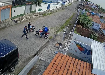 Bandidos atiraram no entregador quando ele tentou fugir