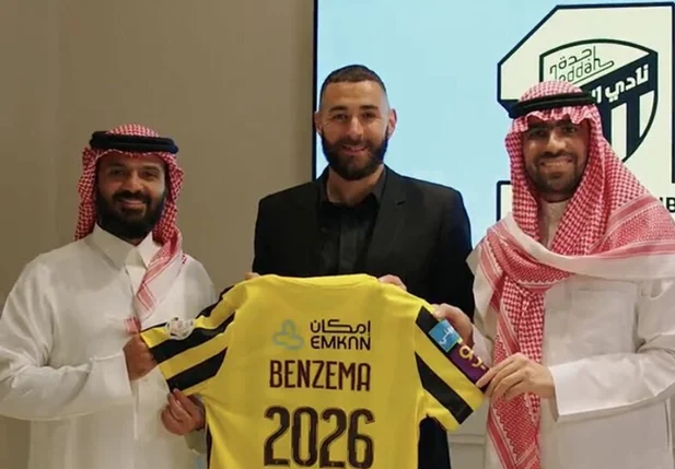 Benzema assina com o Al-Ittihad até 2026