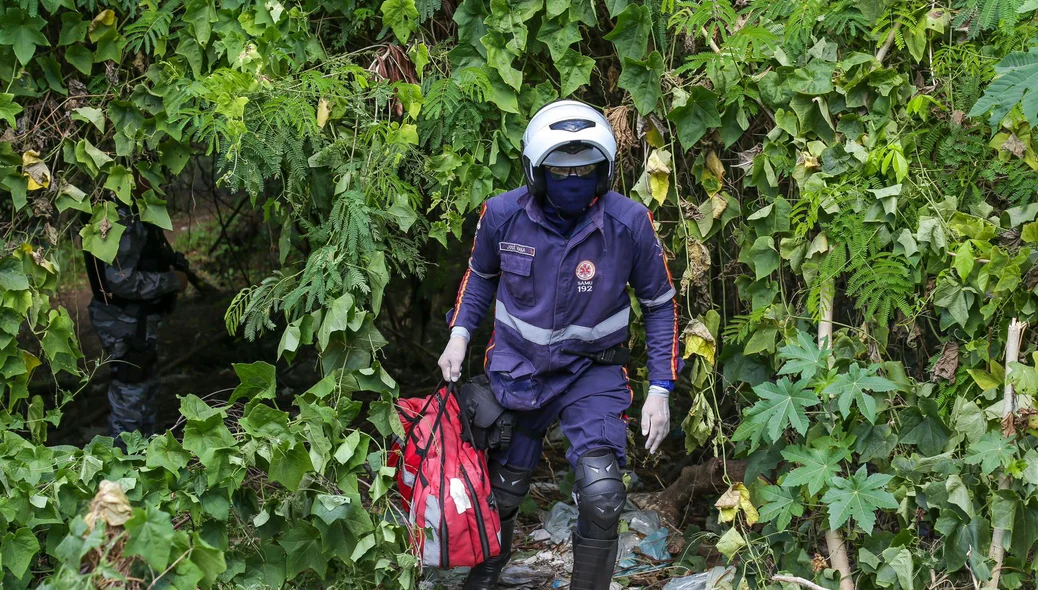 Bombeiros foram até o local da queda