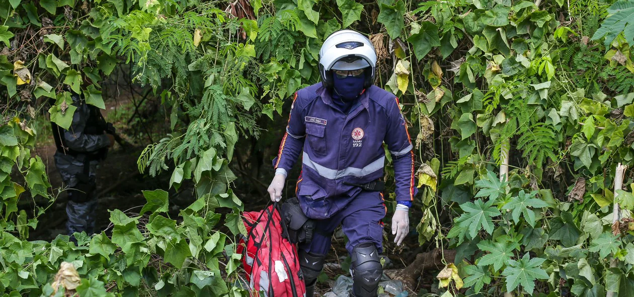 Bombeiros foram até o local da queda