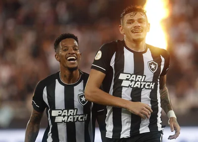 Botafogo venceu o Fortaleza com dois gols de Tiquinho Soares