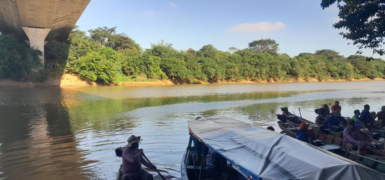 Canoas prontas para sair
