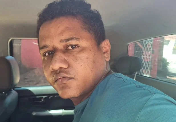 Carlos Eduardo Machado, mais conhecido como Canção