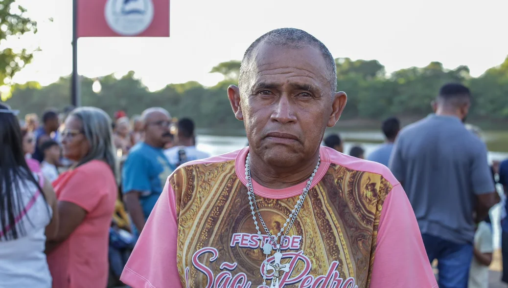 Centenas de fiéis acompanharam a passagem de São Pedro