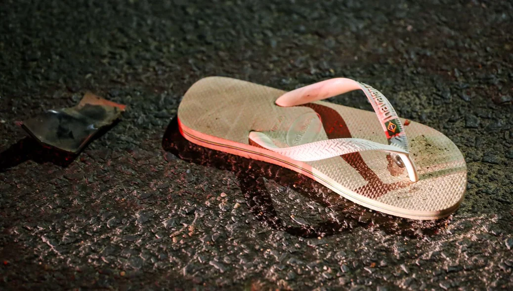 Chinelo de uma das vítimas