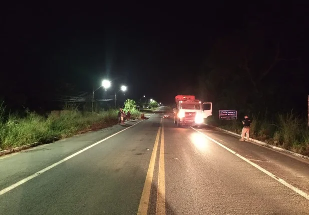 Ciclista invadiu a pista e foi atropelado por caminhão em Floriano