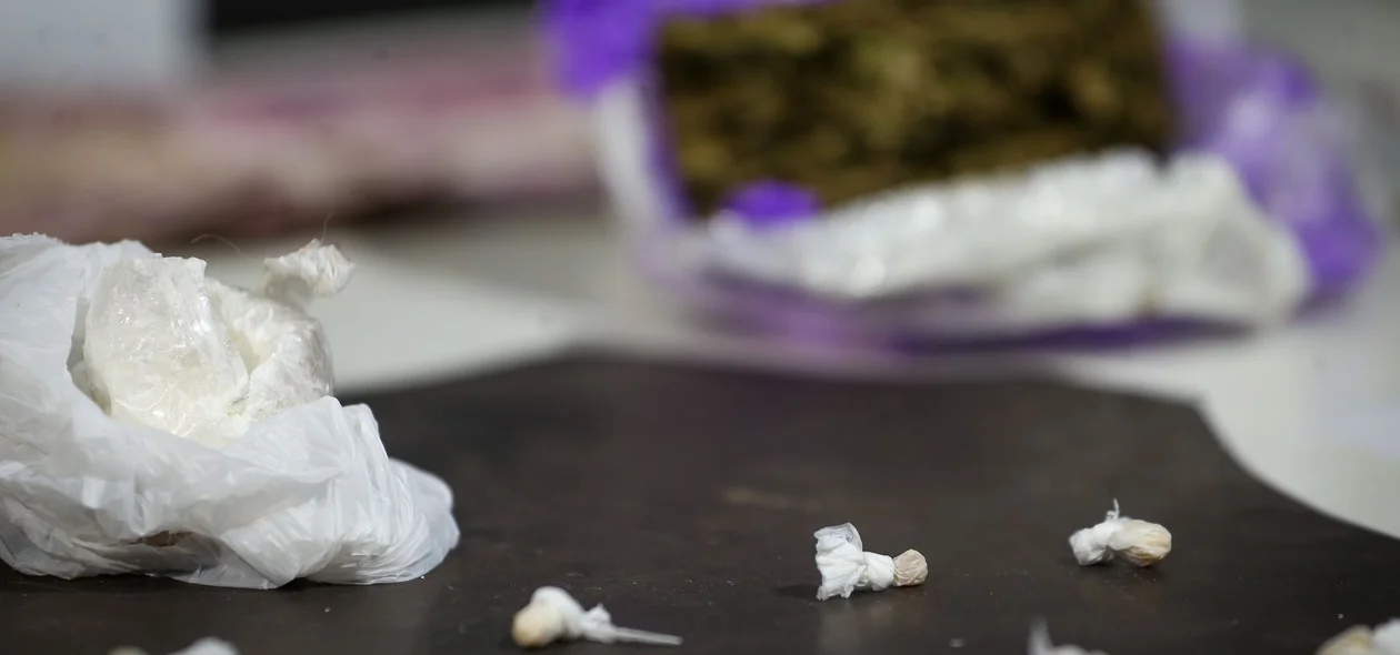 Cocaína e crack apreendidas pela DEPRE