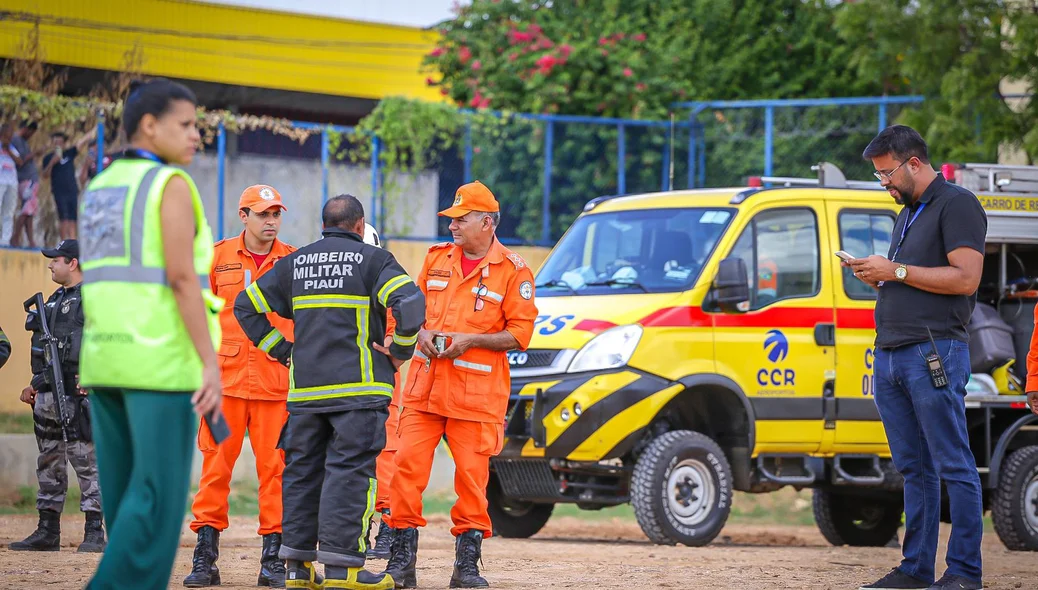 Corpo de Bombeiros no local