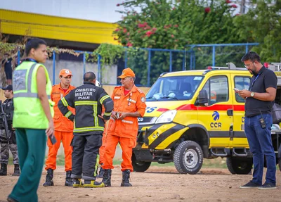Corpo de Bombeiros no local