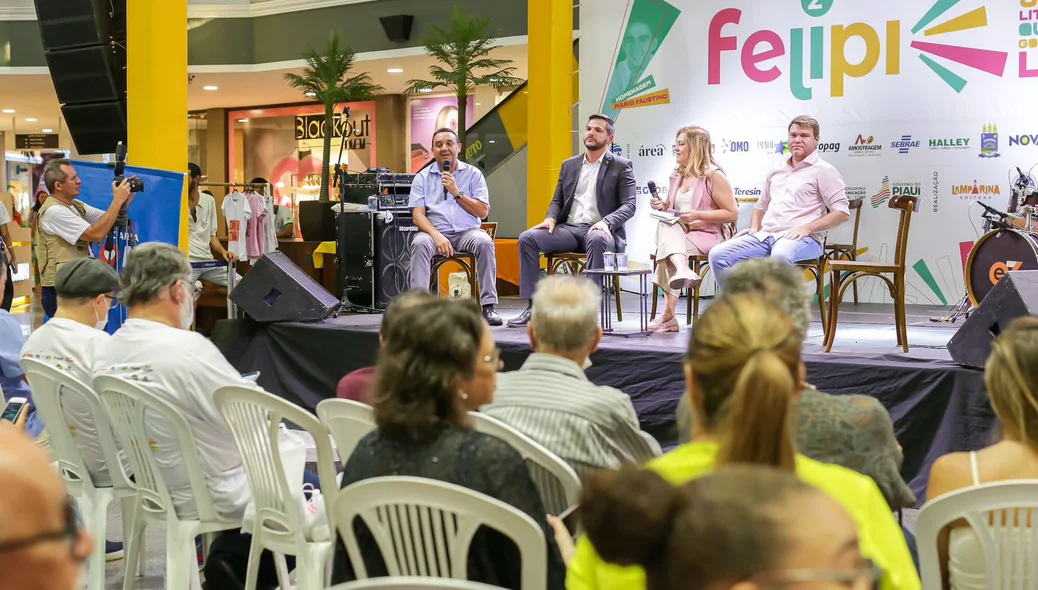 Debate doi prestigiado por profissionais da educação