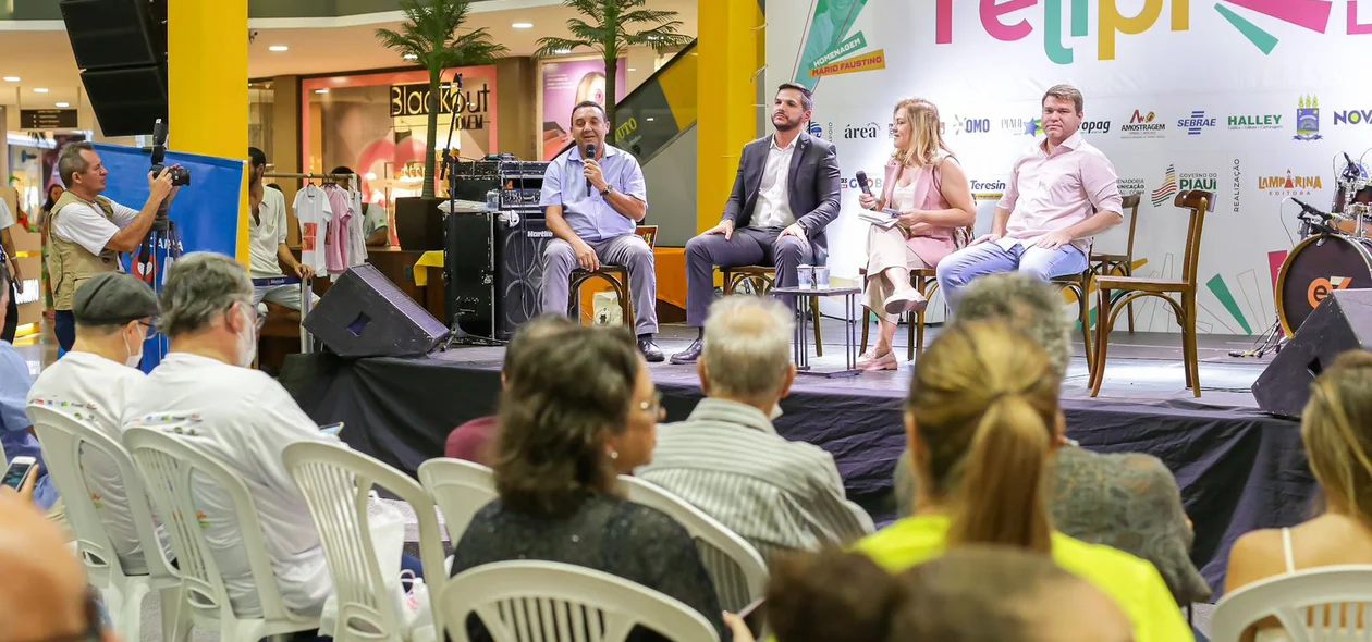 Debate doi prestigiado por profissionais da educação