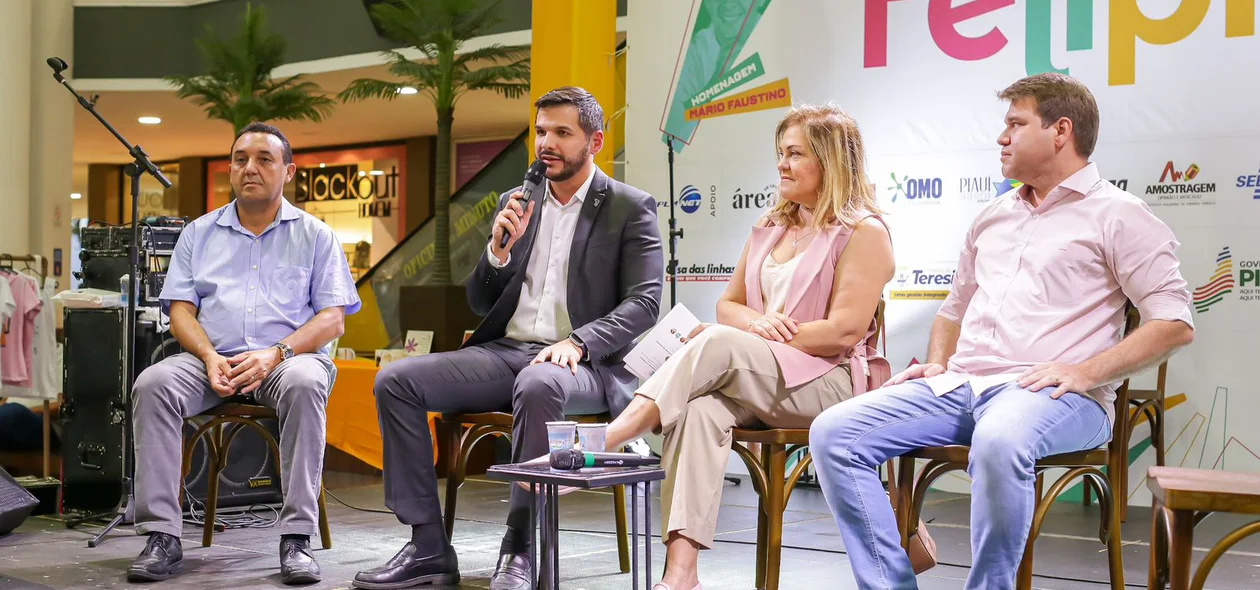 Debatedores discutiram a implementação da literatura piauiense nas escolas e universidades do Piauí