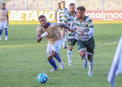 Disputa de bola entre Altos e CSA