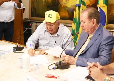 Dr. Pessoa assina licitação para a estrada da Cacimba Velha