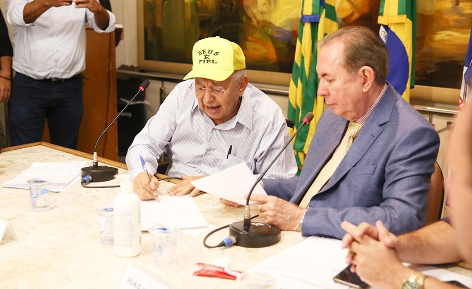 Dr. Pessoa assina licitação para a estrada da Cacimba Velha