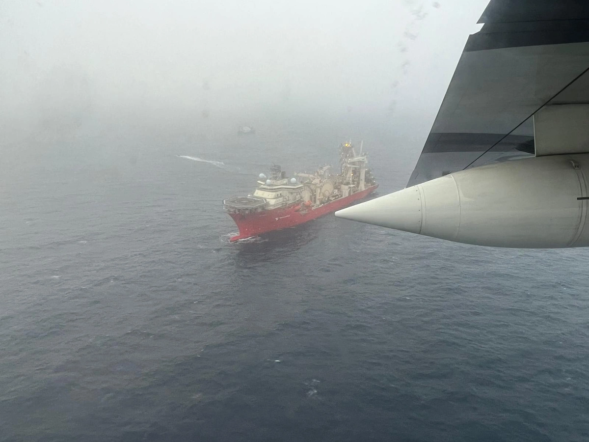 Embarcação da Guarda Costeira dos EUA procura submersível desaparecido no Atlântico com cinco pessoas a bordo