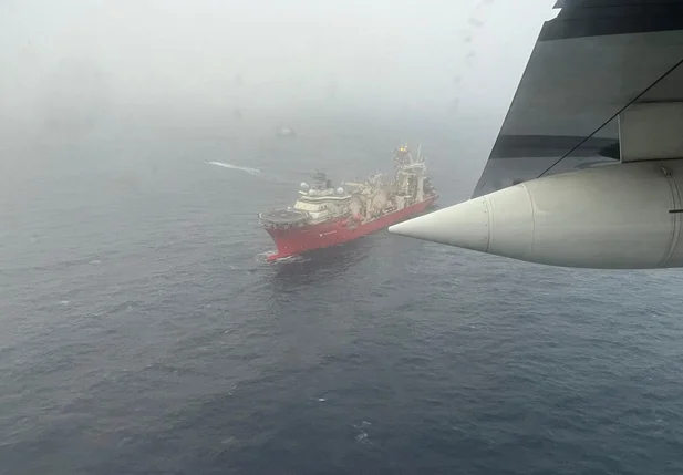 Embarcação da Guarda Costeira dos EUA procura submersível desaparecido no Atlântico com cinco pessoas a bordo