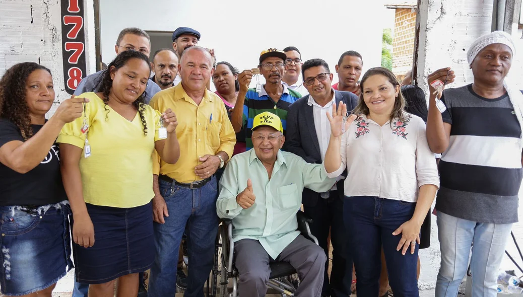 Entrega das chaves das casas aos moradores