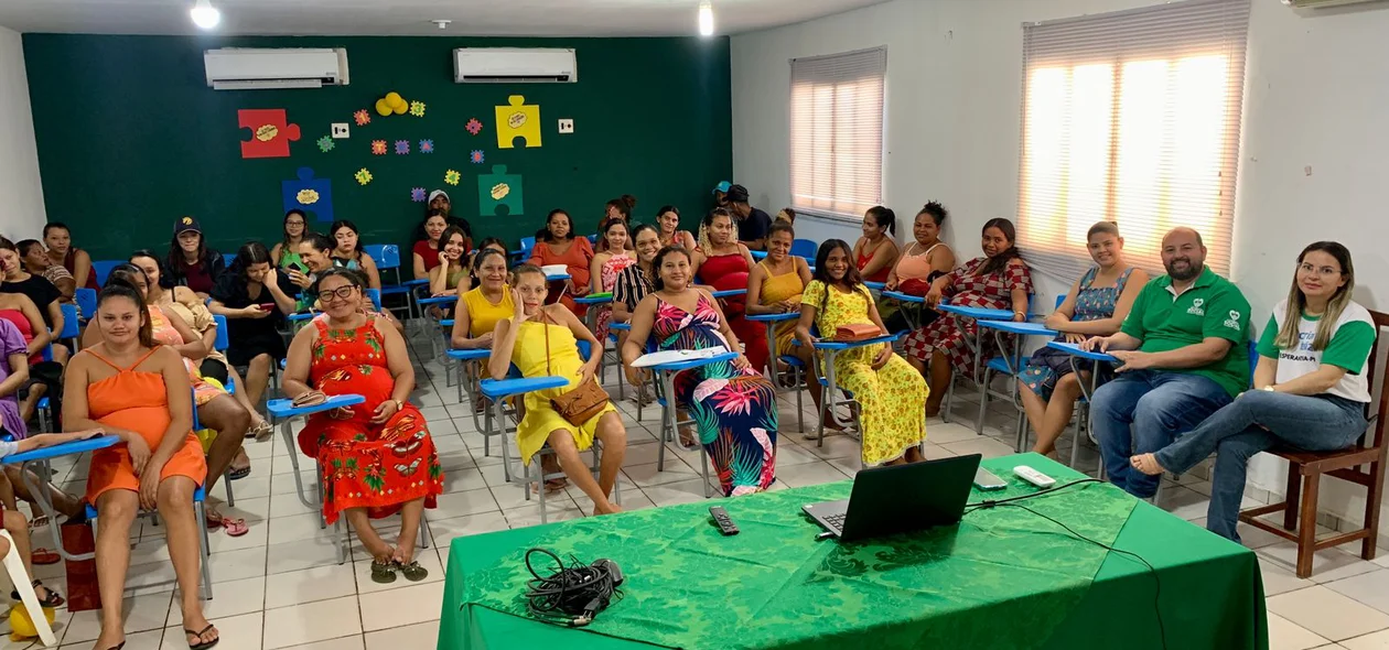 Entrega de enxovais em Esperantina