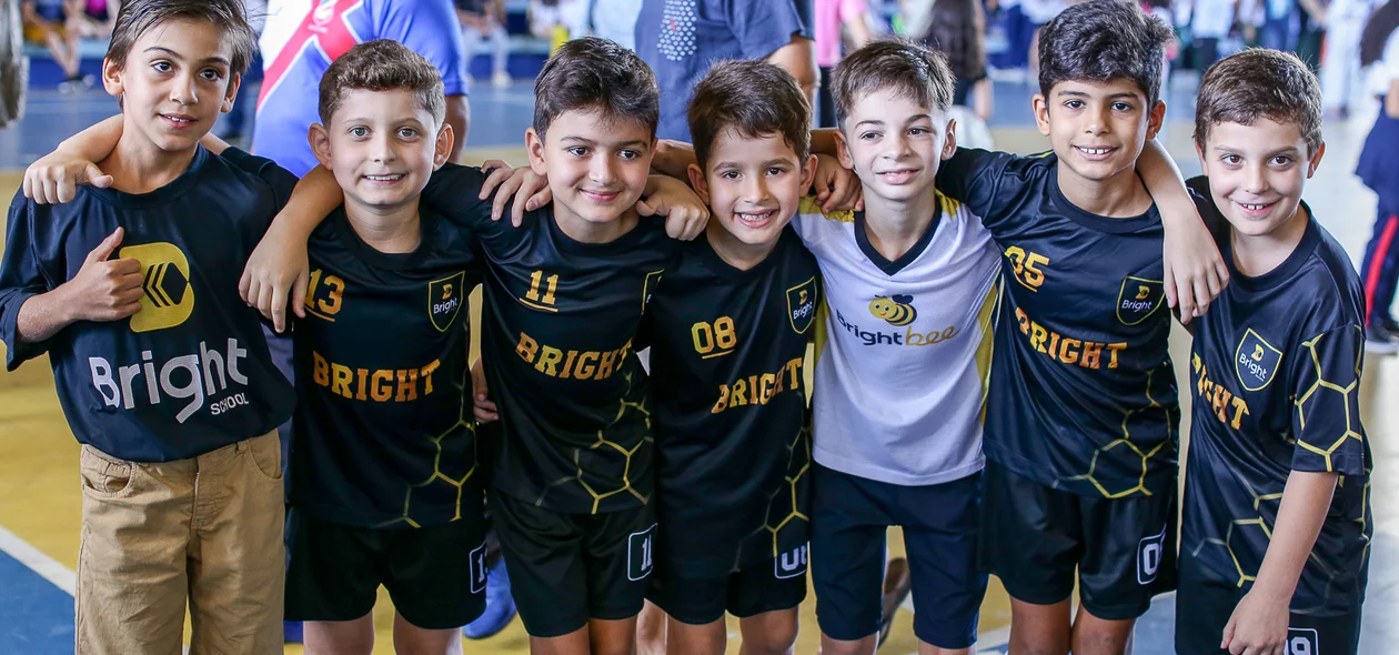 Equipe levou medalha de bronze na modalidade Futsal