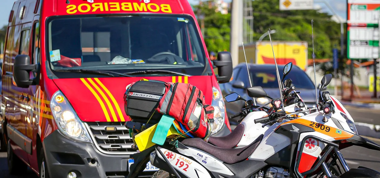 Equipes do Samu e Corpo de Bombeiros estiveram no local do acidente