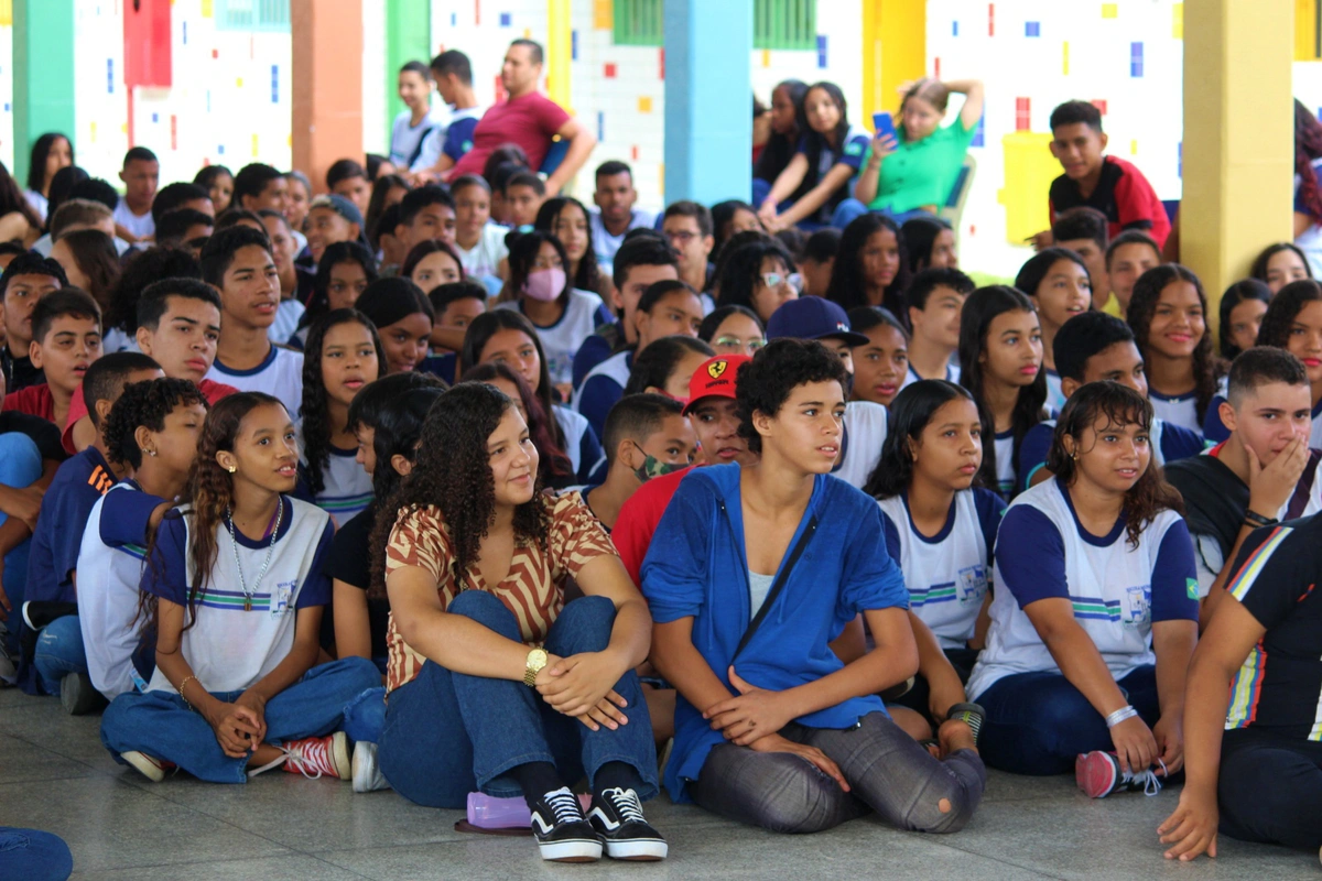 Escola Municipal Júlio Lopes realiza I Sarau Literário