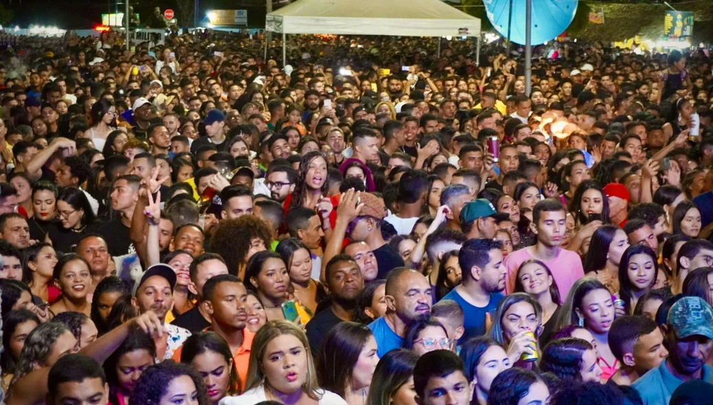 Fãs se emocionaram com os principais hits da banda