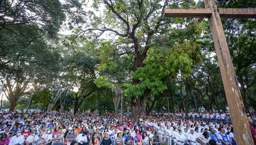 Fiéis presentes na celebração