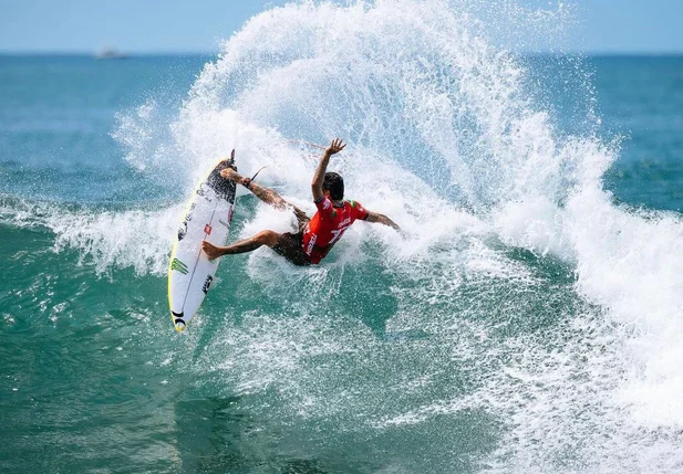 Filipe Toledo é campeão da etapa mundial de El Salvador