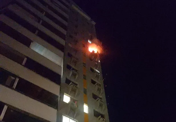 Fogo atinge apartamento na zona leste de Teresina