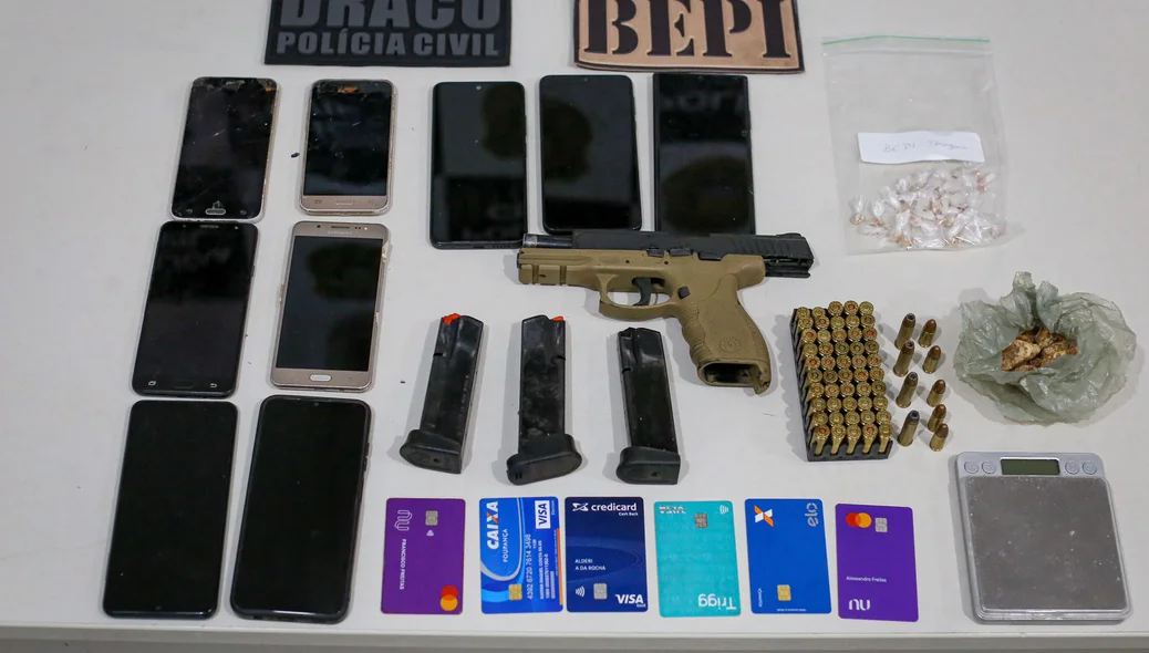 Foram apreendidos diversos celulares produtos de roubo em Teresina