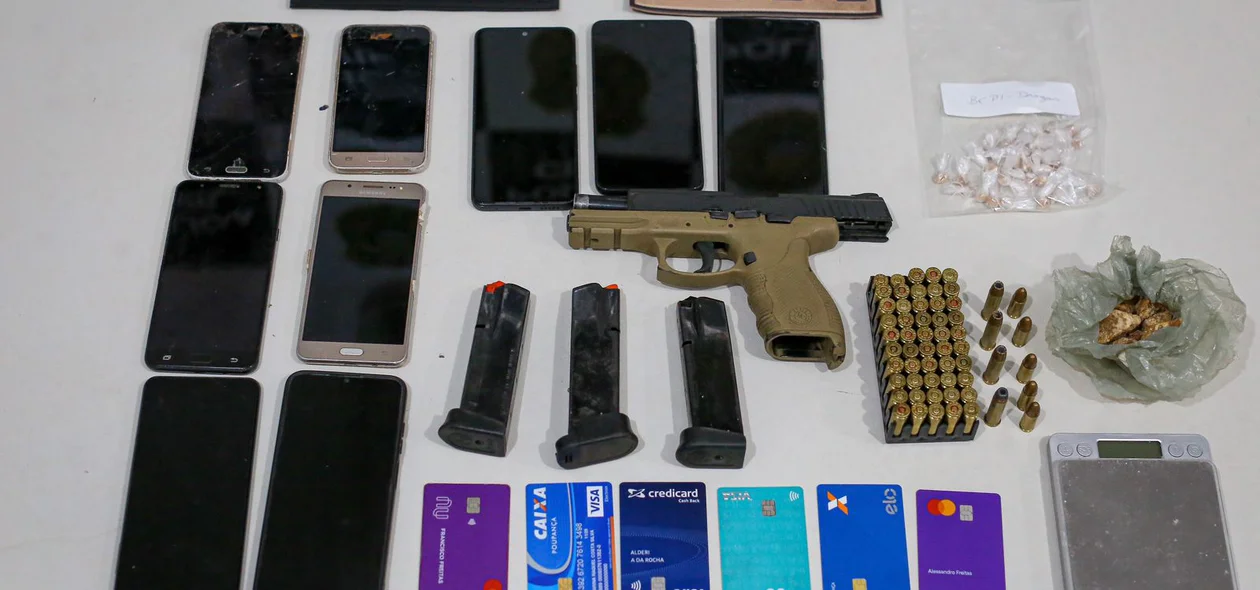 Foram apreendidos diversos celulares produtos de roubo em Teresina