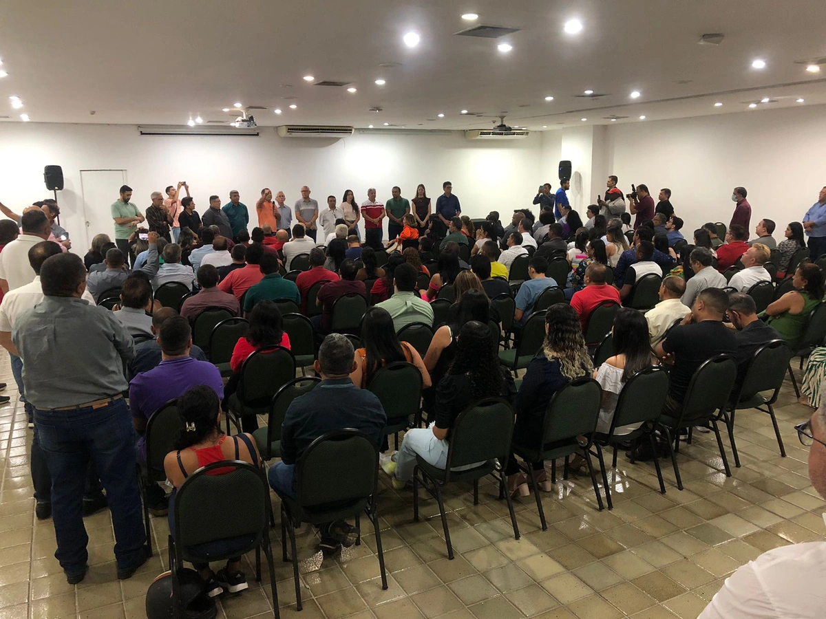 Franzé Silva durante reunião