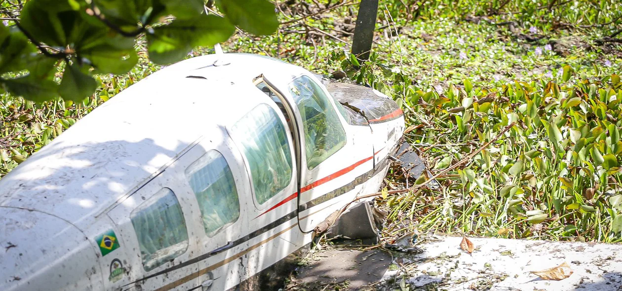 Fuselagem da aeronave ficou danificada com o impacto