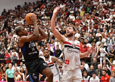 Georginho tem arremesso contestado por Lucas Siewert