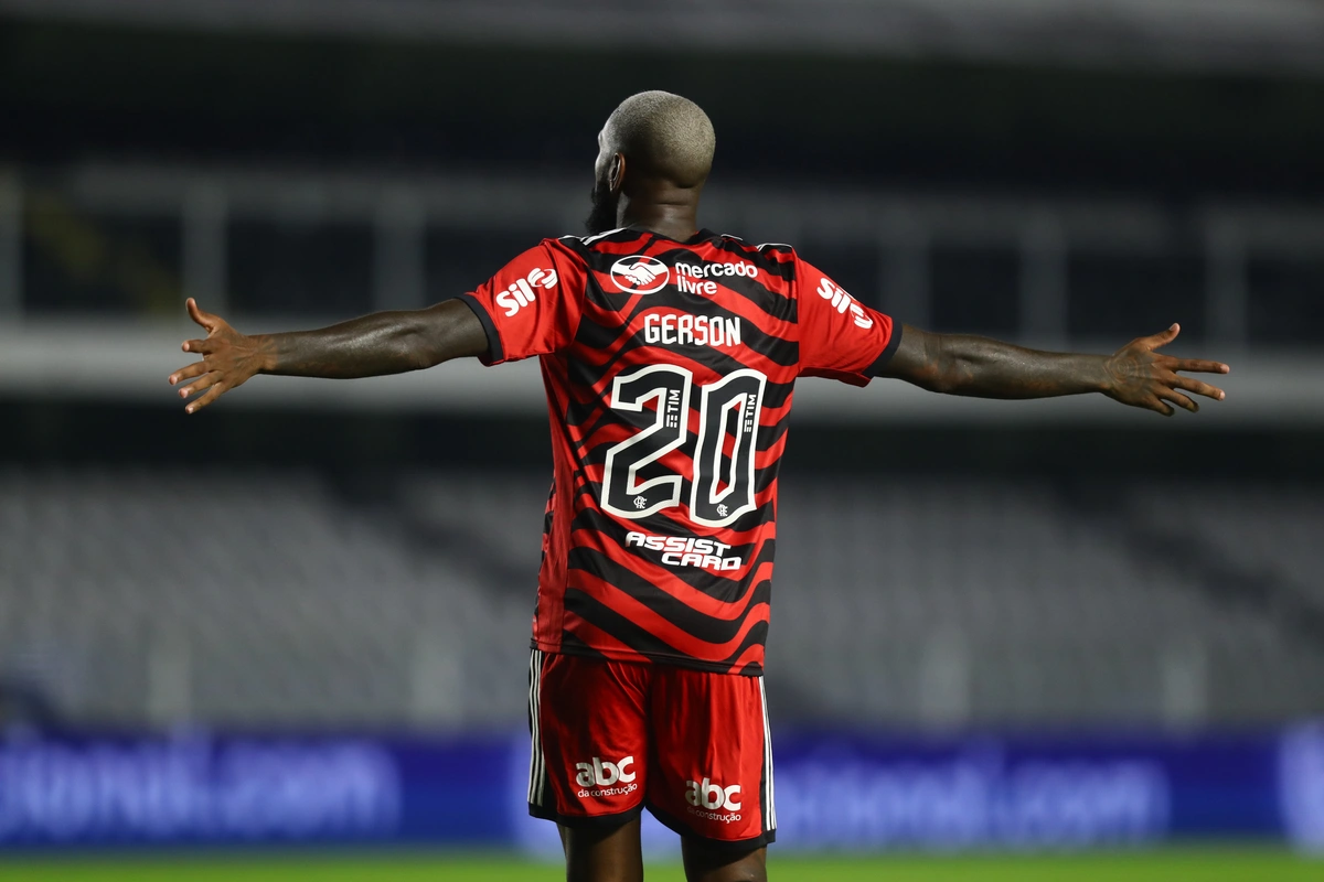 Gérson foi um dos destaques da partida, com três assistências