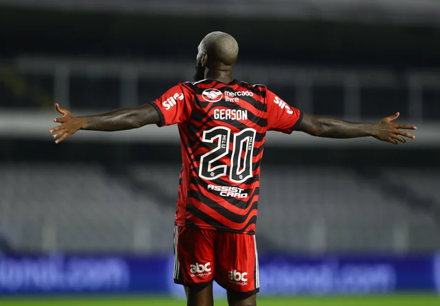 Gérson foi um dos destaques da partida, com três assistências