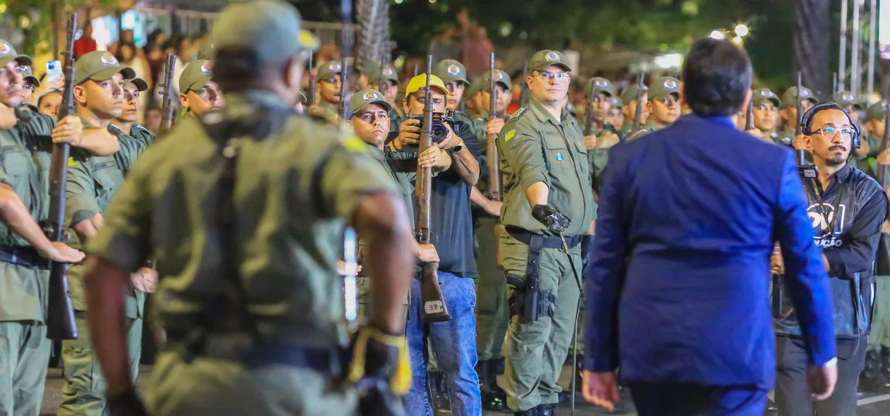 Governador do Piauí durante solenidade de aniversário da PM