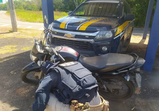 Homem foi flagrado pilotando em contramão na BR 343