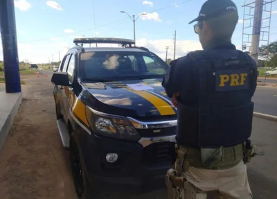 Homen mostrou garrafa com comprimidos de Nobésio Extraforte