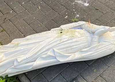Imagem da santa Nossa Senhora de Lourdes