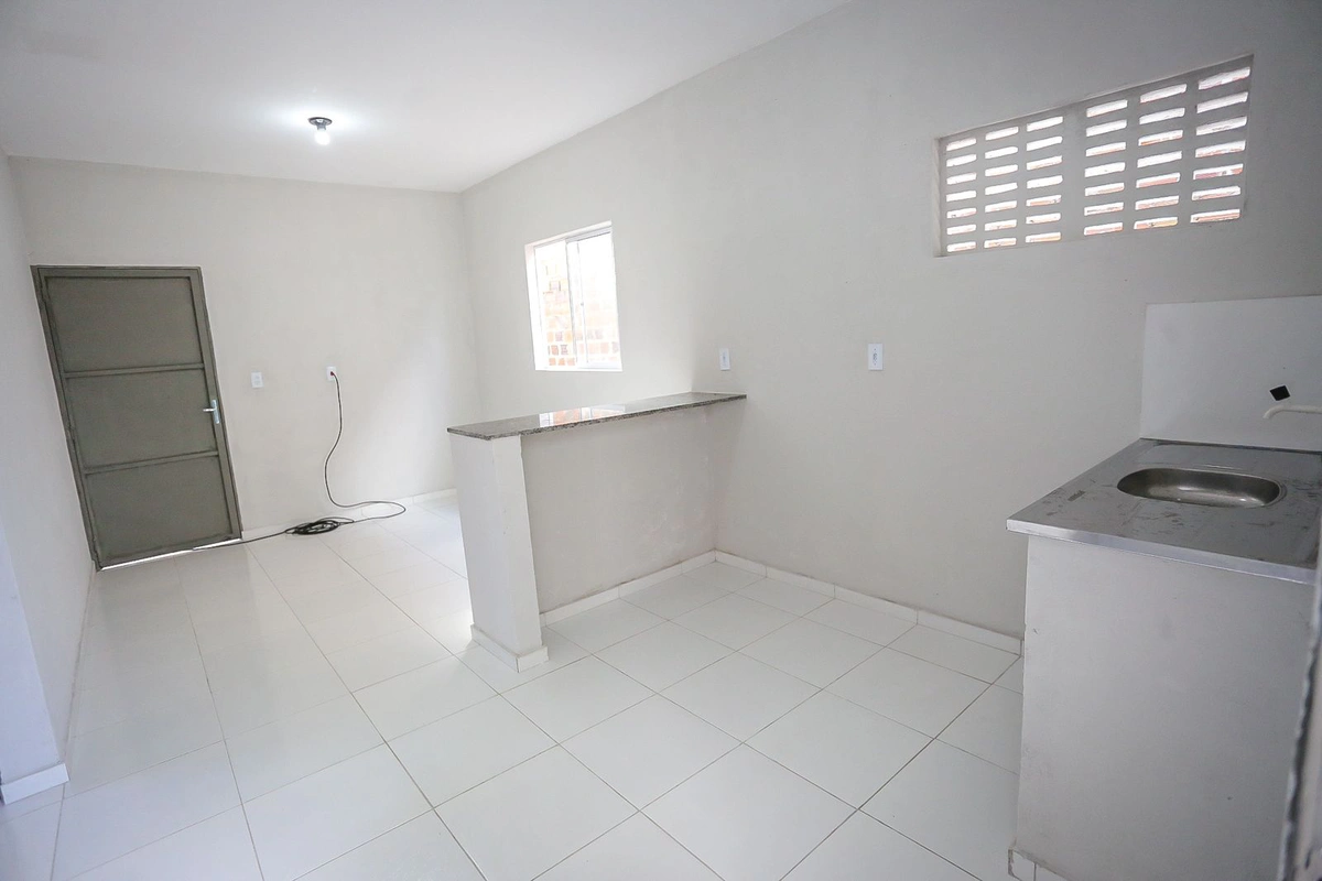 Interior de uma das casas entregues