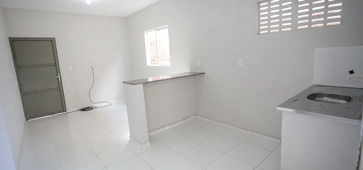 Interior de uma das casas entregues