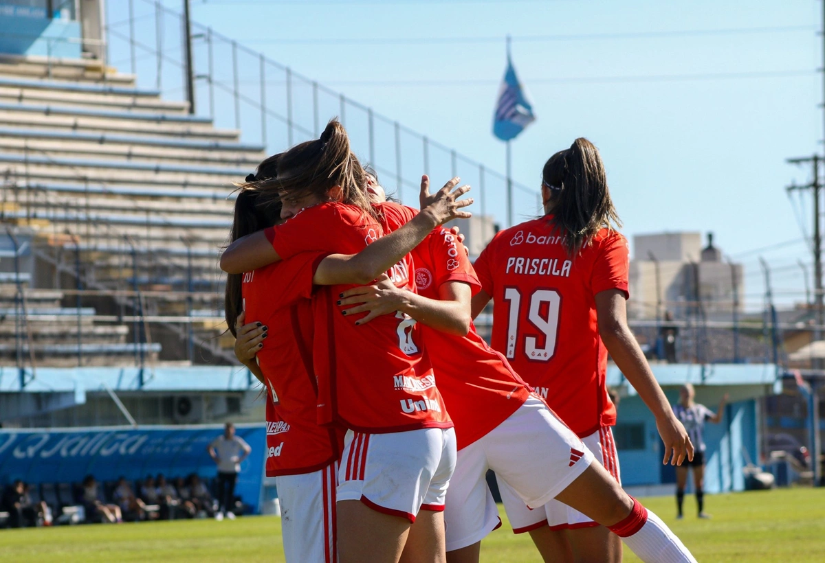 Internacional vence por 2 a 1 e se consolida na tabela