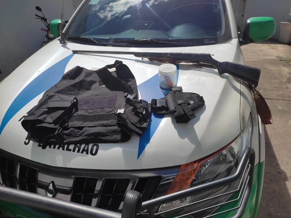 Itens apreendidos em posse do acusado em Teresina