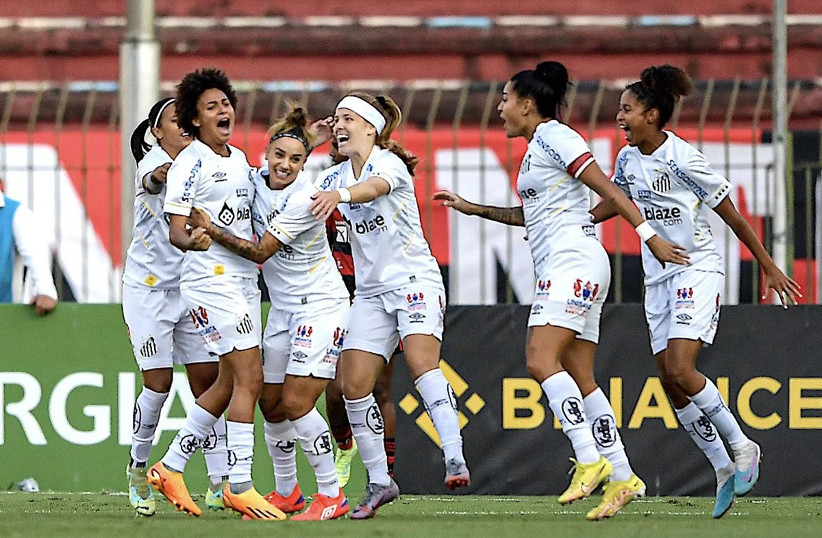 Brasileirão feminino: Corinthians vence Palmeiras no jogo de ida