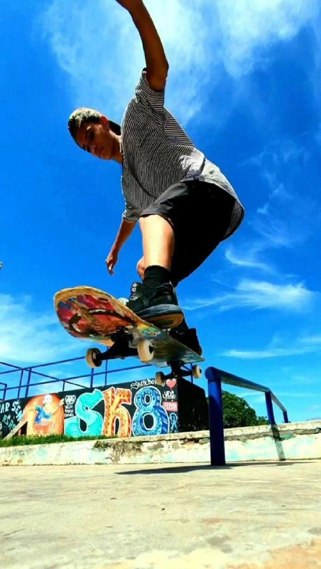 Jovem no skate