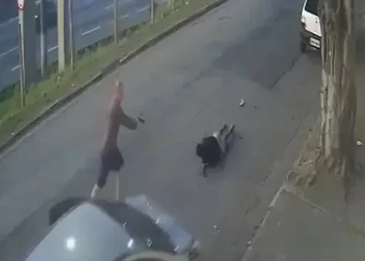 Momento em que PM dispara no ladrão, em São Paulo