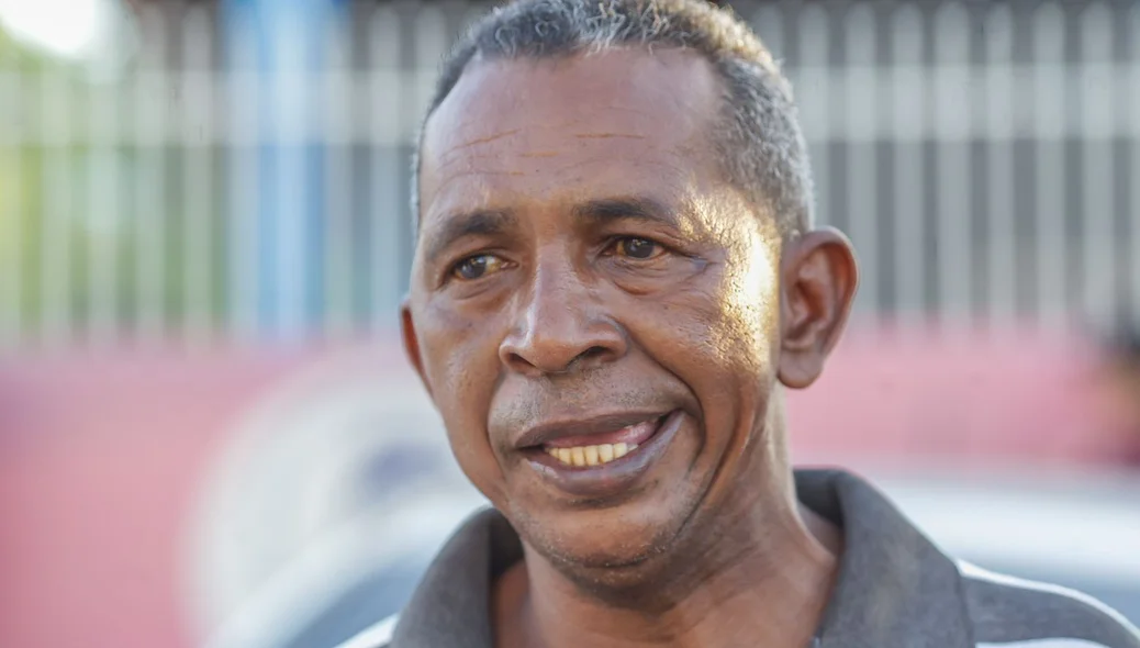 Moradora agradece as graças alcançada