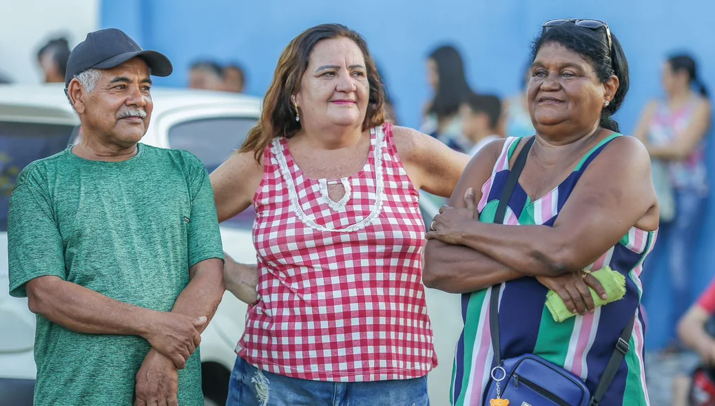 Moradores aguardam a chegada do santo na comunidade